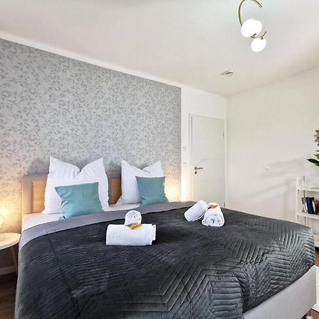 Bohnapartments Haus Zocheblick - 2 Kostenlose Parkplaetze - Sehr Ruhig - 4 Schlafzimmer - Neubau - Vollausstattung - Wlan Hoppegarten Buitenkant foto