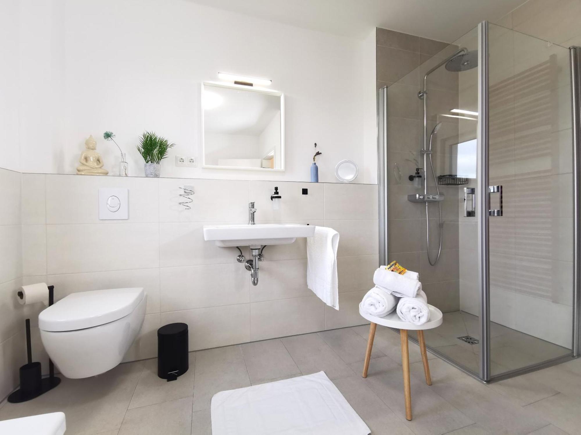 Bohnapartments Haus Zocheblick - 2 Kostenlose Parkplaetze - Sehr Ruhig - 4 Schlafzimmer - Neubau - Vollausstattung - Wlan Hoppegarten Buitenkant foto