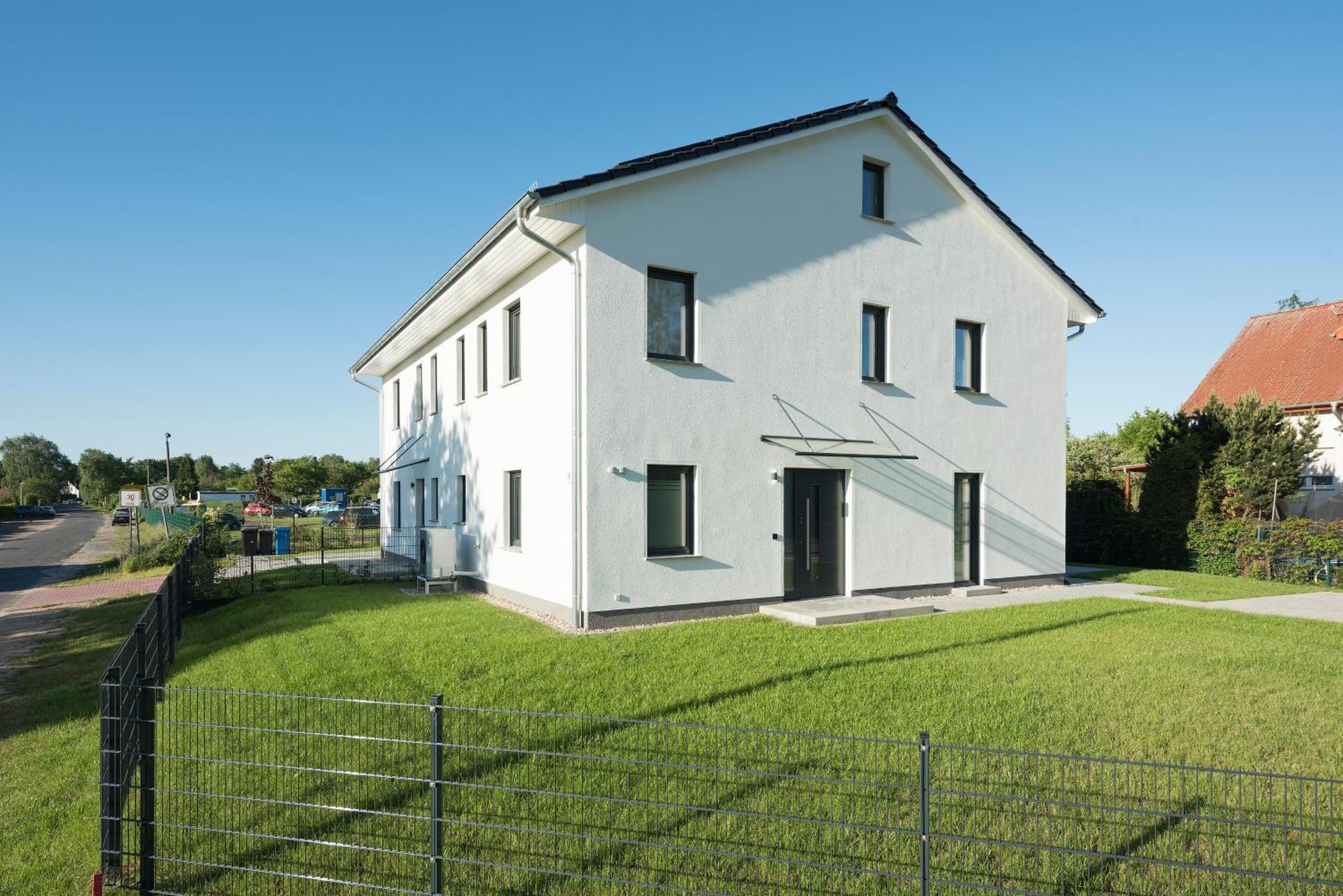 Bohnapartments Haus Zocheblick - 2 Kostenlose Parkplaetze - Sehr Ruhig - 4 Schlafzimmer - Neubau - Vollausstattung - Wlan Hoppegarten Buitenkant foto
